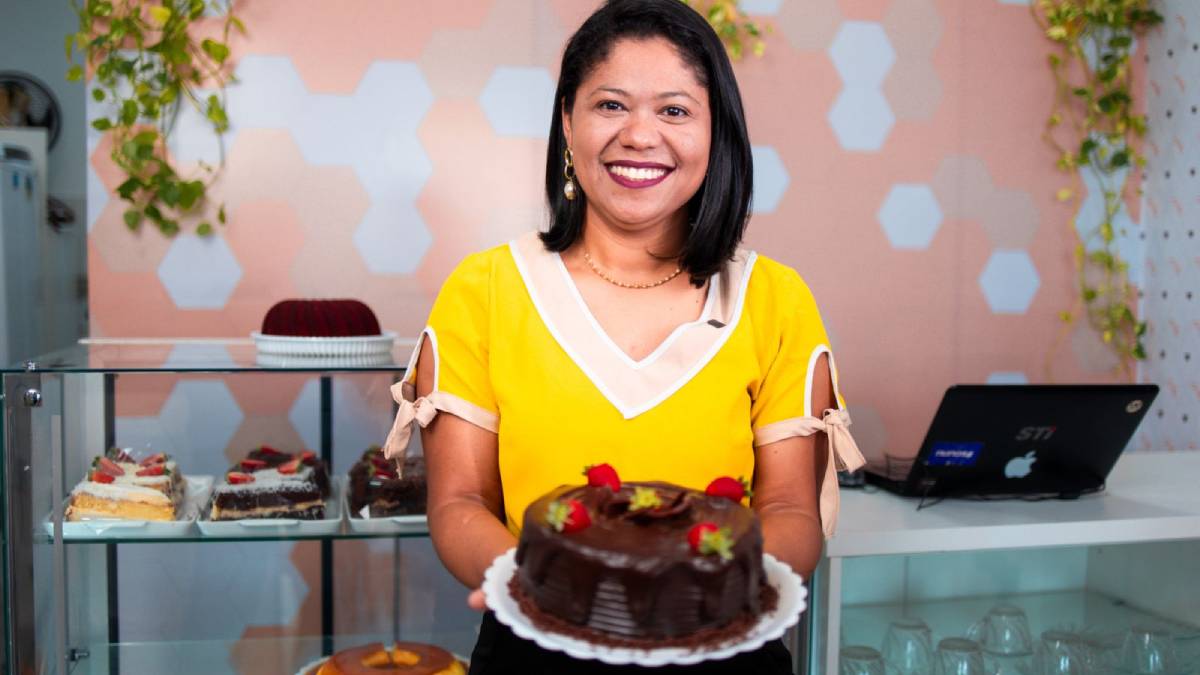 Como o Giro Empreendedor impulsionou o pequeno negócio de uma vendedora ambulante de bolos