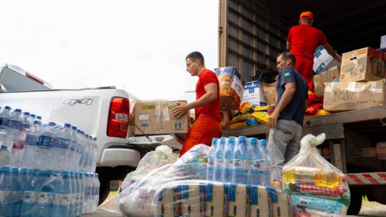 Campanha humanitária do Governo de RO coleta arrecadações nos municípios e segue para o RS