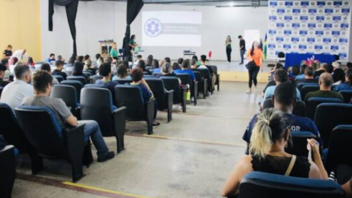 Professores, orientadores e estudantes recebem capacitação para atendimento de primeiros socorros 
