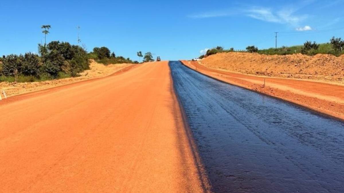 Rodovia-257 recebe nova pavimentação asfáltica na região do Vale do Jamari