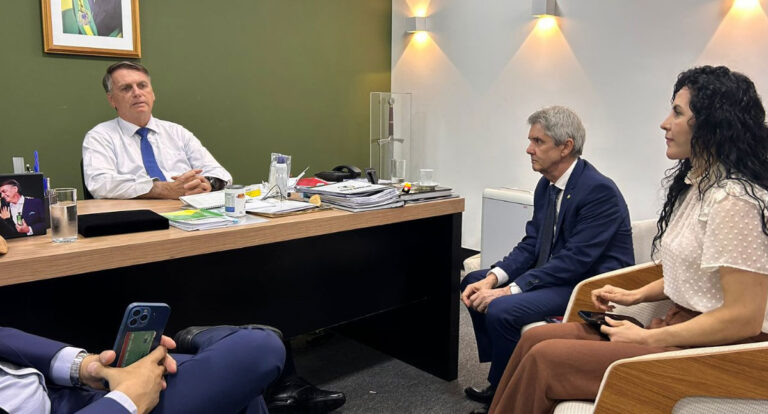 JAIME BAGATTOLI: Senador se reúne com Jair Bolsonaro para discutir posição do PL nas eleições 2024 em Rondônia - News Rondônia