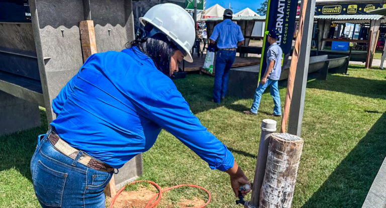 Monitoramento da água é realizado por técnicos da Caerd durante a Rondônia Rural Show - News Rondônia