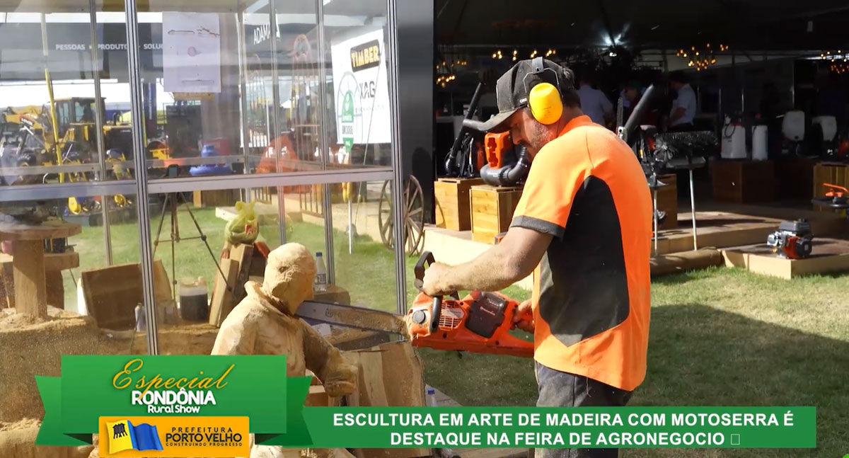 Arte em madeira com motosserra encanta visitantes na Rondônia Rural Show - News Rondônia