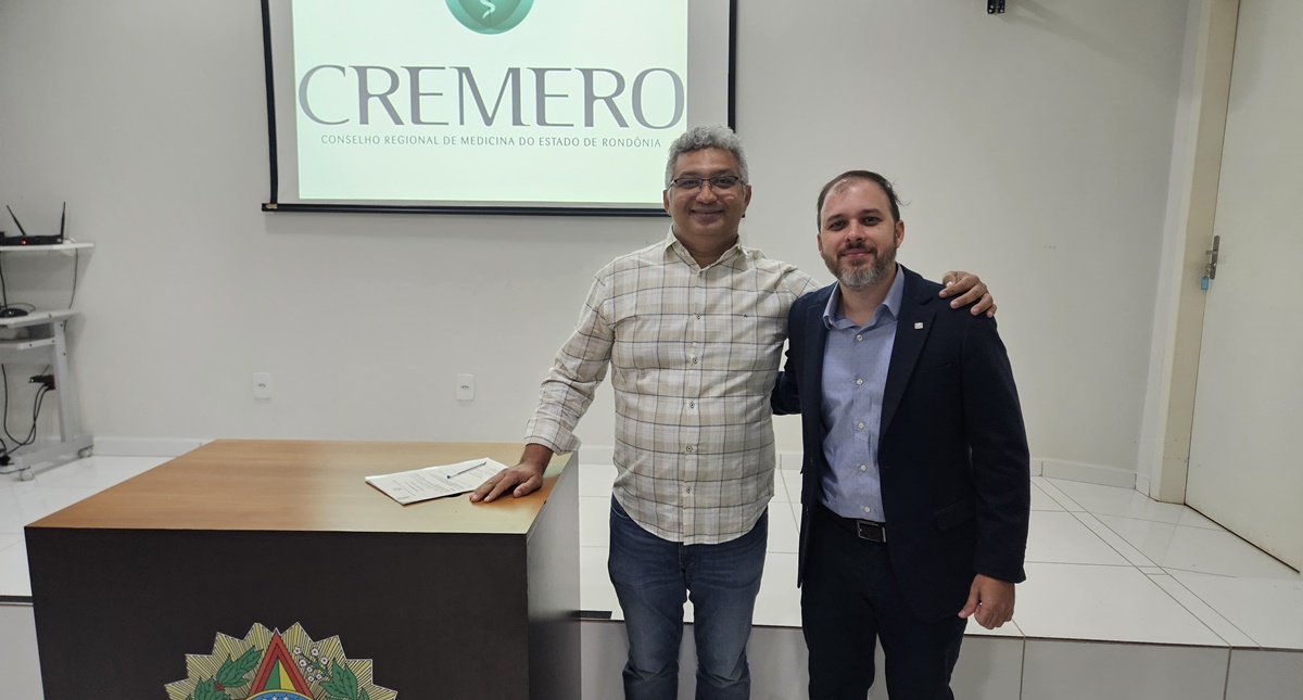 Cremero empossa novos membros para cargos na diretoria e regional