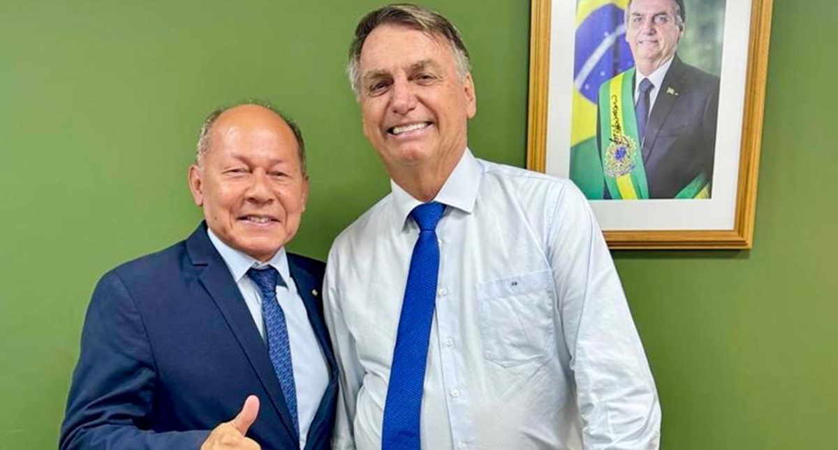 CORONEL CHRISOSTOMO: Deputado se reúne com Jair Bolsonaro para discutir posição do PL nas eleições municipais de RO.