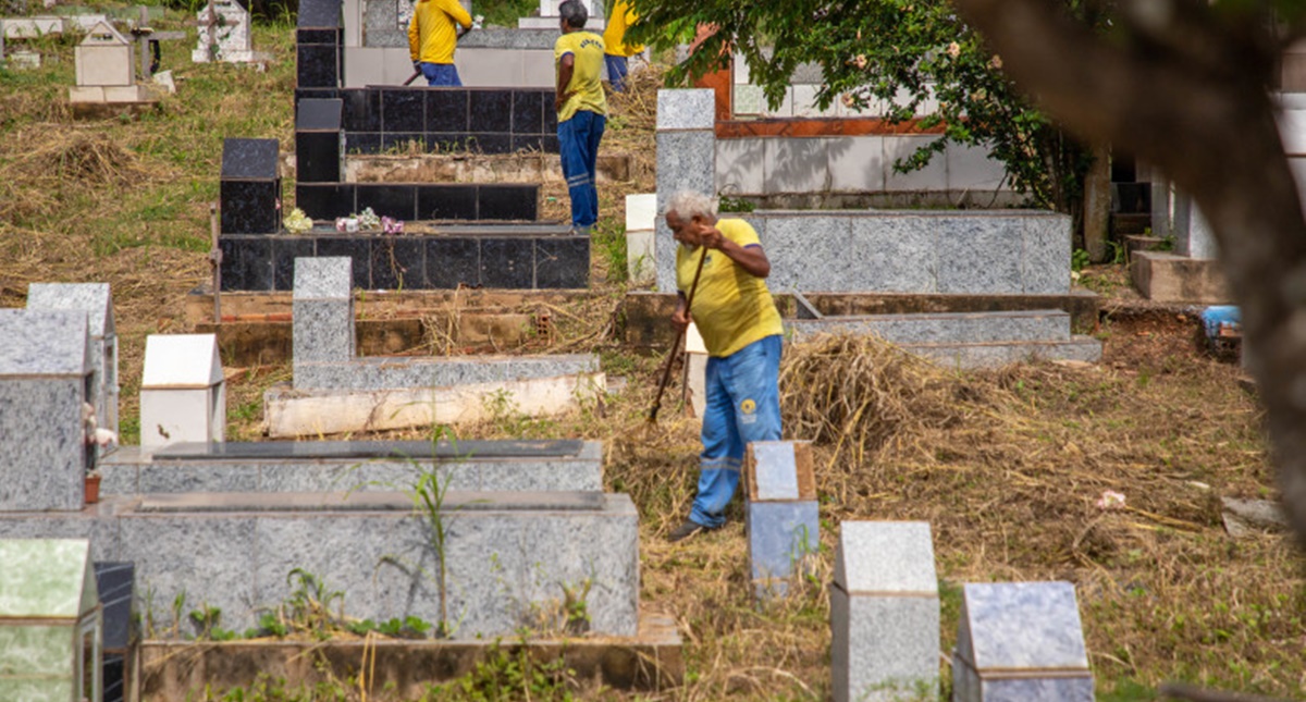 Prefeitura realiza limpeza nos cemitérios municipais de Porto Velho