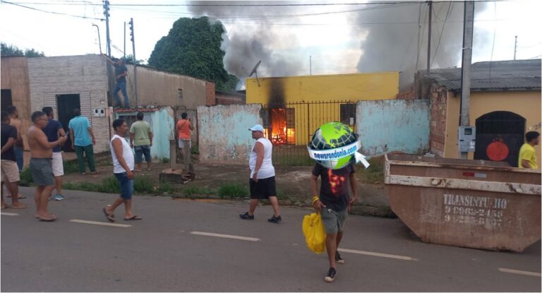 URGENTE: Vila de apartamentos é atingida por incêndio no centro