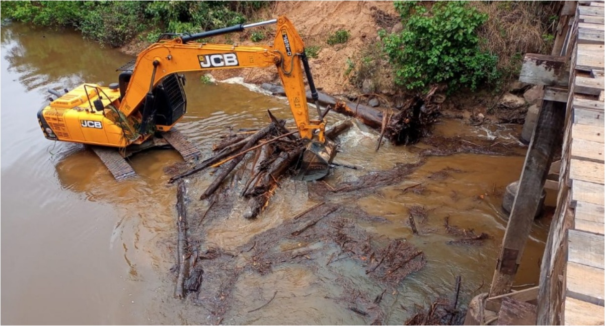 Prefeitura de Jaru recupera estradas e pontes na zona rural do município