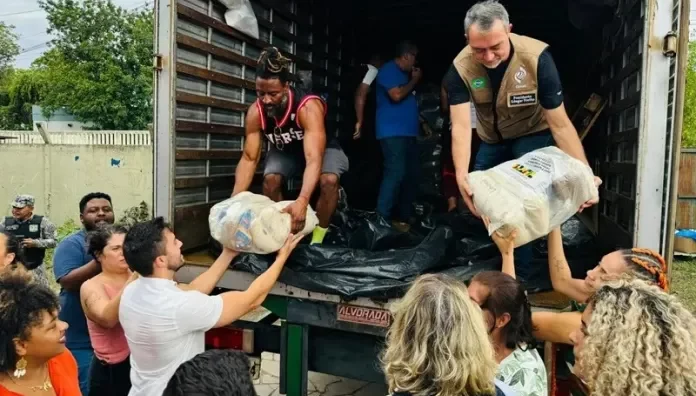 Conab entrega 100 cestas de alimentos para a cozinha da Central Única dos Trabalhadores, em Porto Alegre