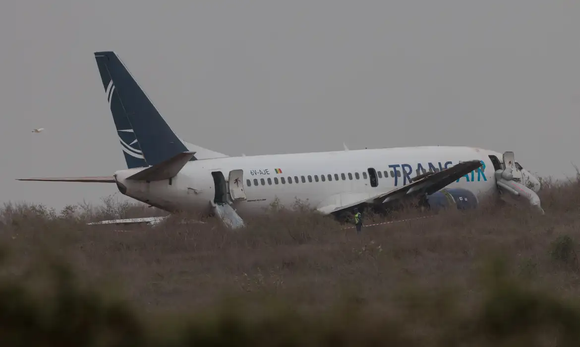 Acidente com Boeing deixa 11 feridos e fecha aeroporto de Dacar