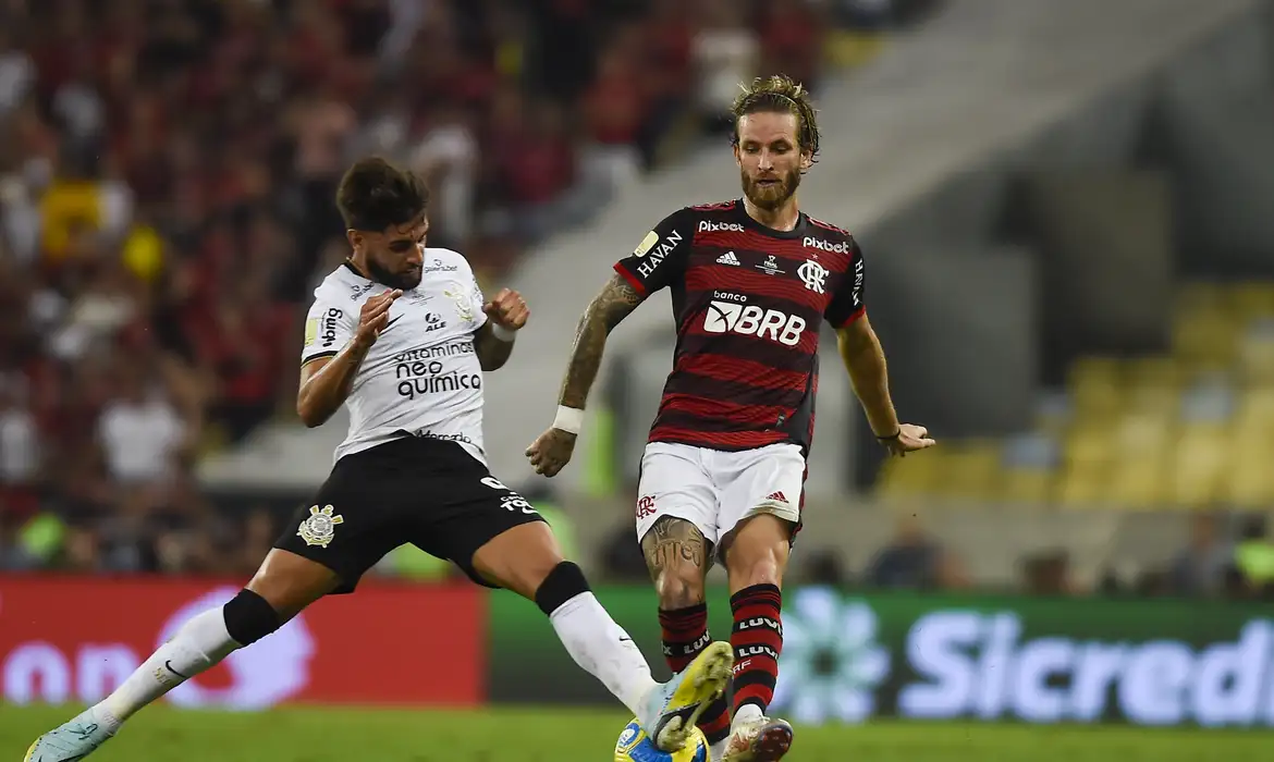Brasileiro: Flamengo e Corinthians medem forças no Maracanã