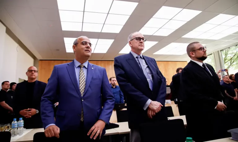 Justiça alemã decide que partido extremista atenta contra a democracia