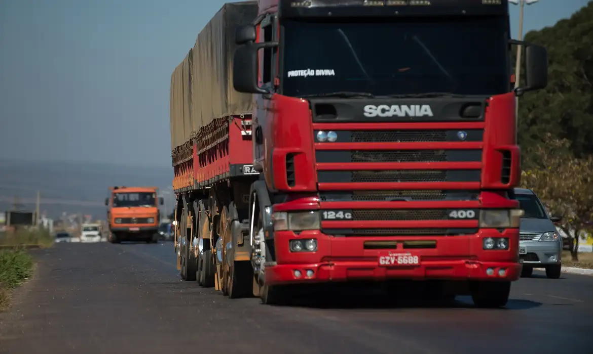 Argentina e Uruguai facilitam fluxo de cargas com destino ao RS