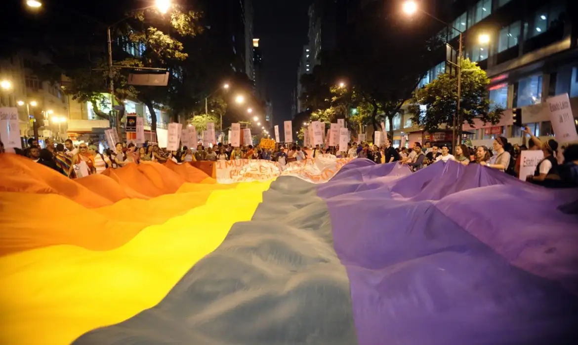 Policiais estão pouco preparados para lidar com LGBTfobia, diz estudo