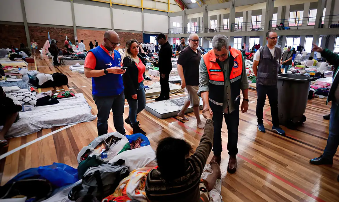 Gaúchos atingidos por enchentes têm documentos emitidos gratuitamente