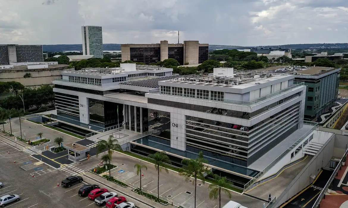 CNJ condena desembargadora que fez postagens contra Marielle