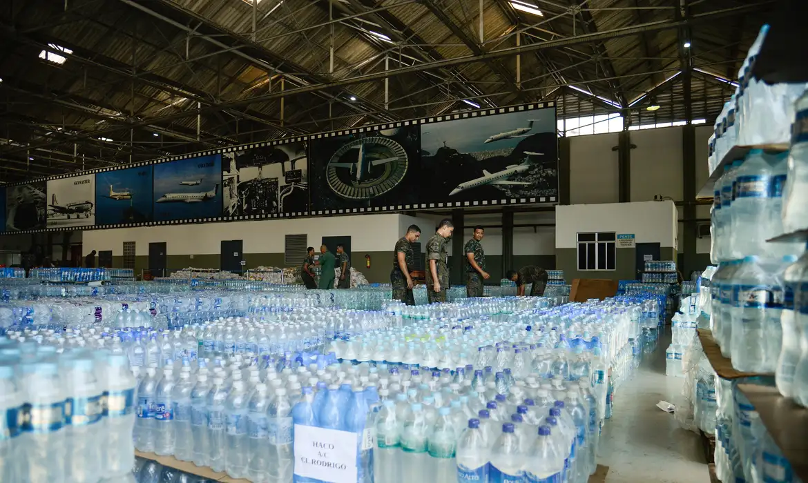Comunidades quilombolas e ciganas recebem cestas básicas no RS