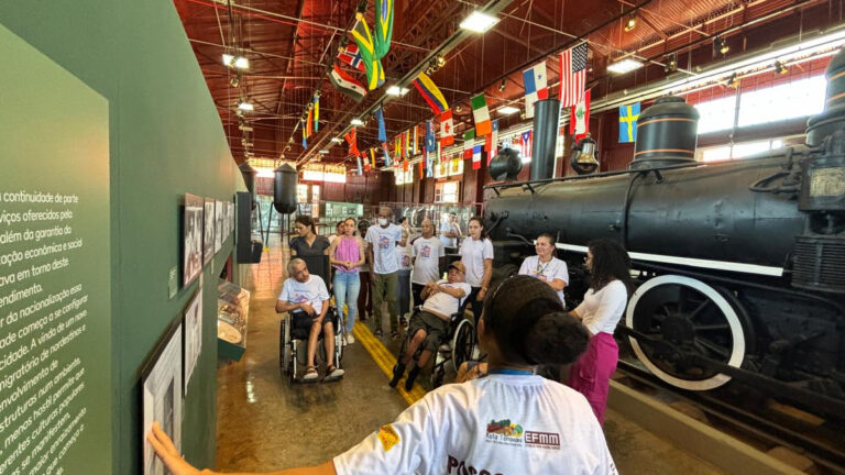 Museu da Estrada de Ferro Madeira-Mamoré recebe grupo de idosos da Casa do Ancião - News Rondônia
