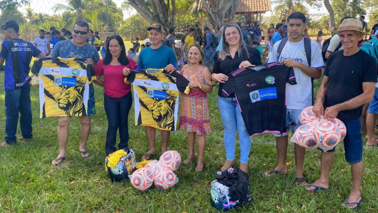 Cláudia de Jesus participa da entrega materiais esportivos em Ji-Paraná, Presidente Médici e Corumbiara - News Rondônia