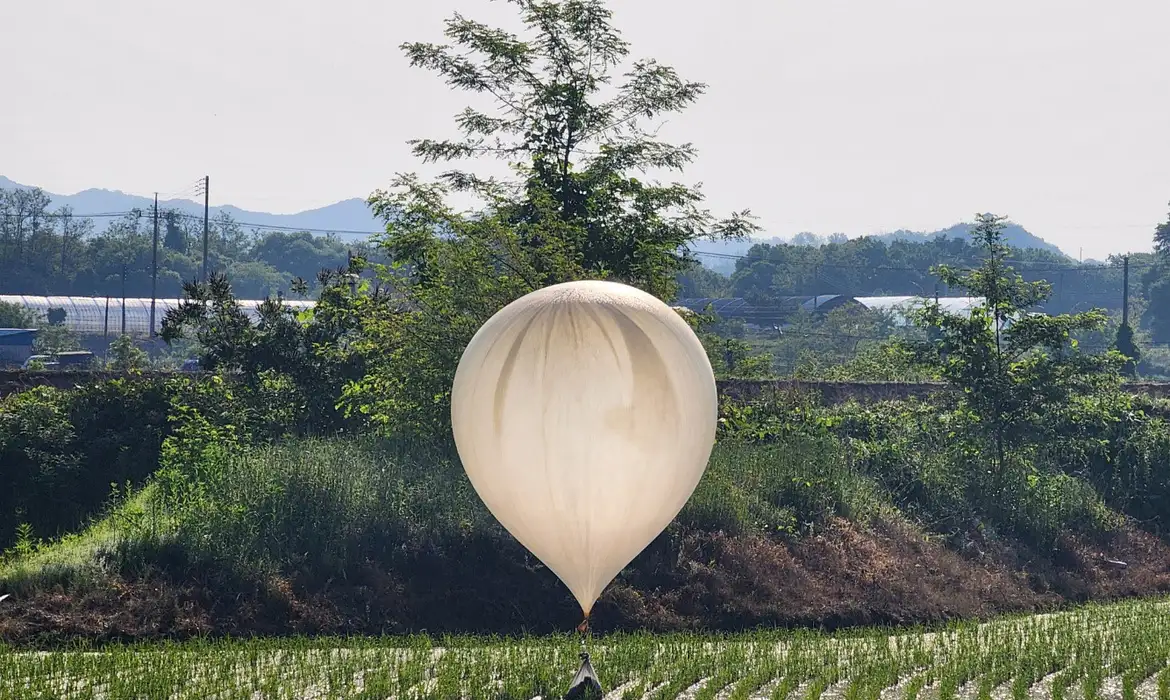 Coreia do Norte vai suspender envio de balões com lixo a país vizinho