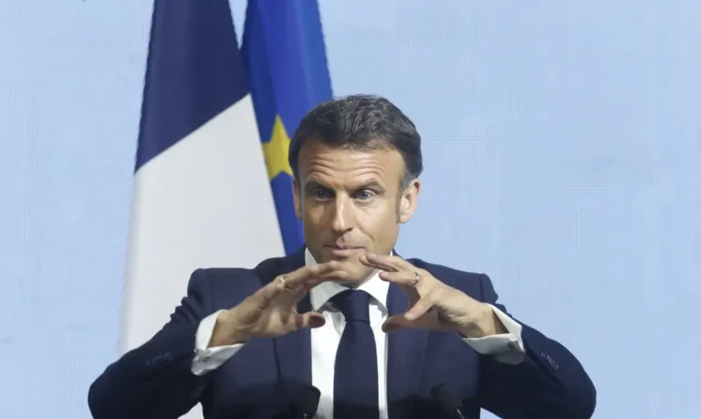 Macron pede a rivais que se unam em pacto contra a extrema-direita