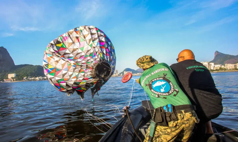 Soltar balão é crime: entenda os perigos e riscos dessa prática ilegal