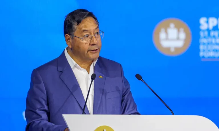 Arce denuncia tentativa de golpe na Bolívia; militares invadem palácio