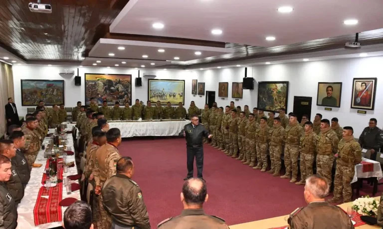 Bolívia prende militares após tentativa de golpe
