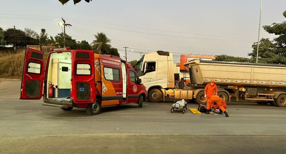 Casal de motociclista fica ferido após colisão na BR 364