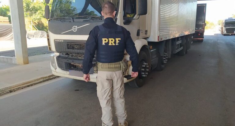 Em Ji-Paraná, PRF recupera caminhão adulterado