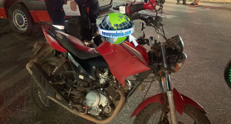 NO SEMÁFORO: Motociclista avança sinal vermelho e causa acidente entre três veículos na Rio Madeira - News Rondônia