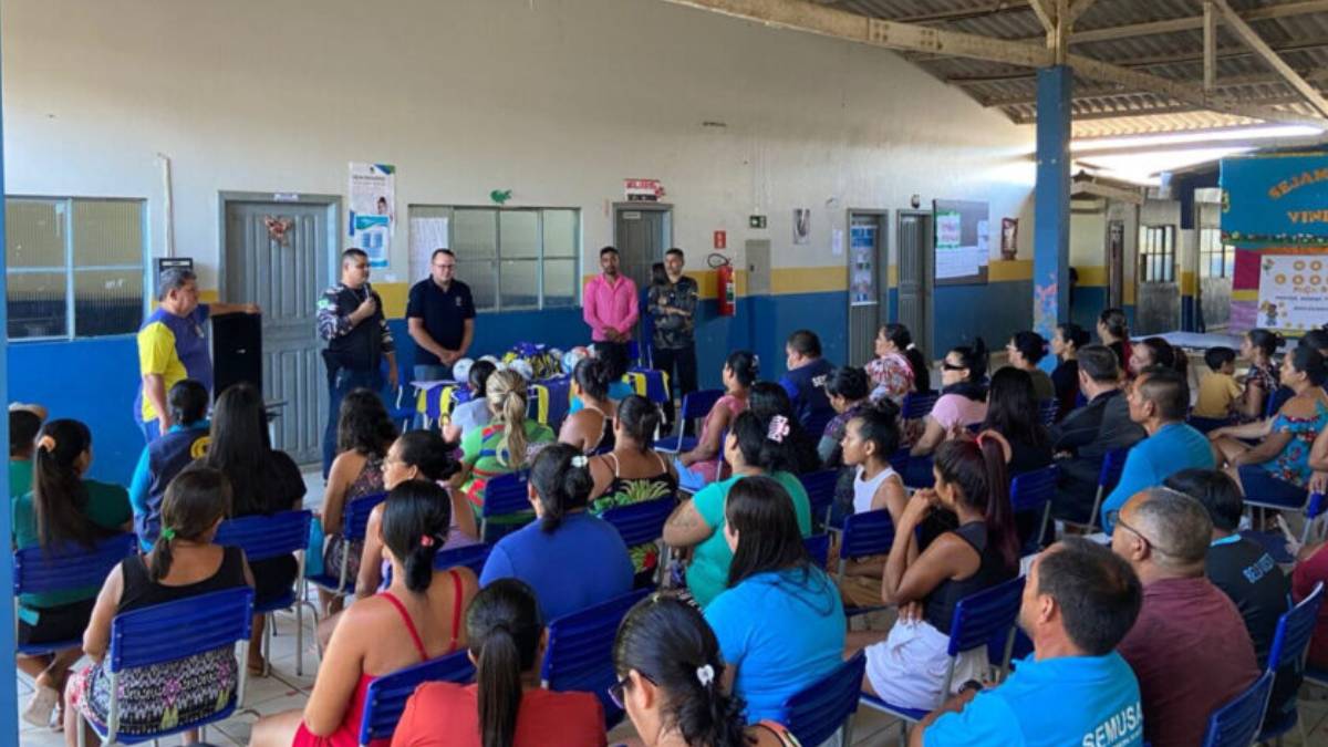 Estudantes de São Carlos recebem uniformes e materiais esportivos produzidos no sistema prisional