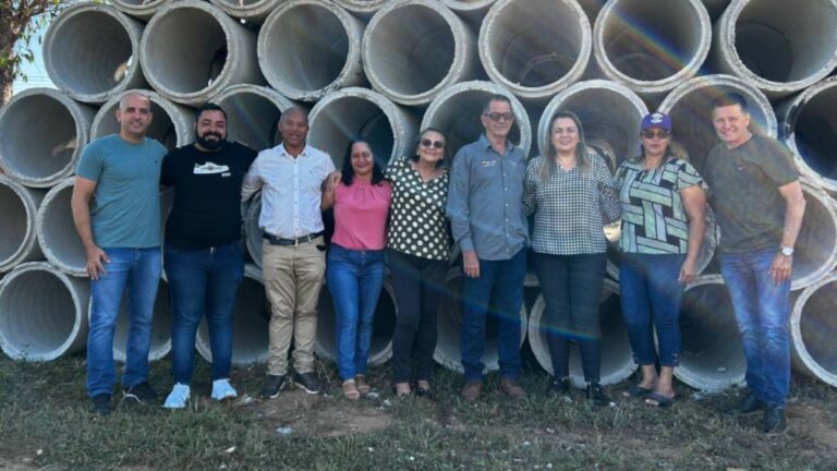 Cláudia de Jesus faz entrega de itens adquiridos com emenda parlamentar em Urupá