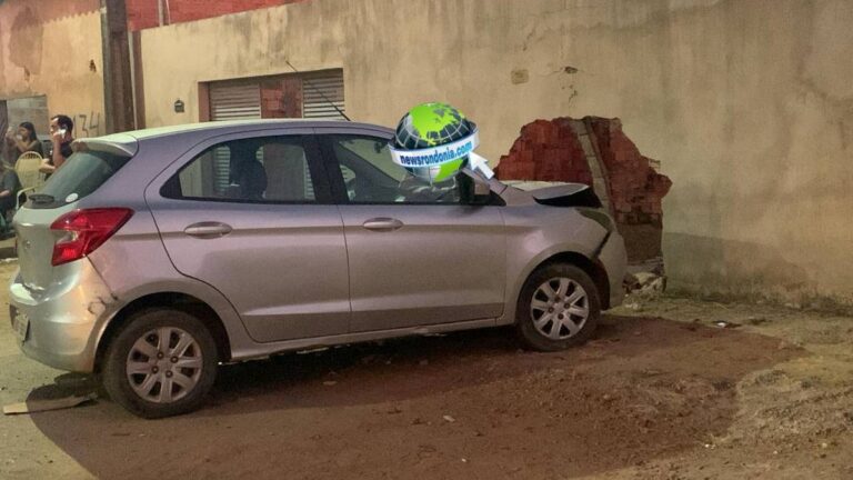 URGENTE: Carro passa direto em curva e derruba muro de residência na zona leste - News Rondônia