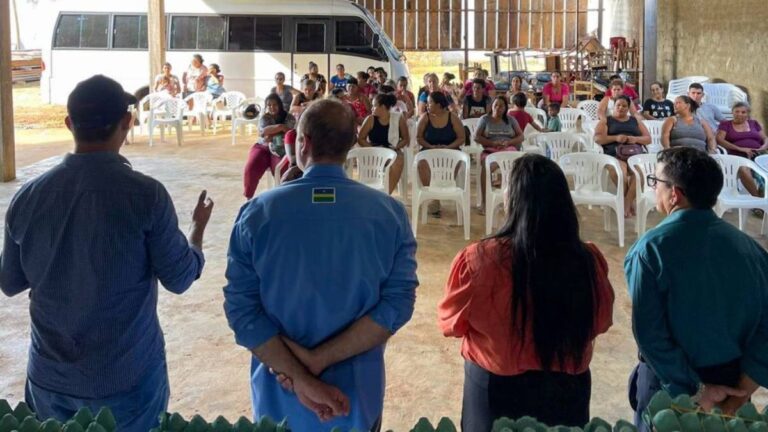 Alan Queiroz participa da entrega de cestas básicas para famílias em Cujubim
