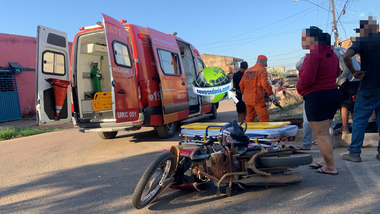 Motociclista cai dentro de bueiro após ser atropelada na zona sul