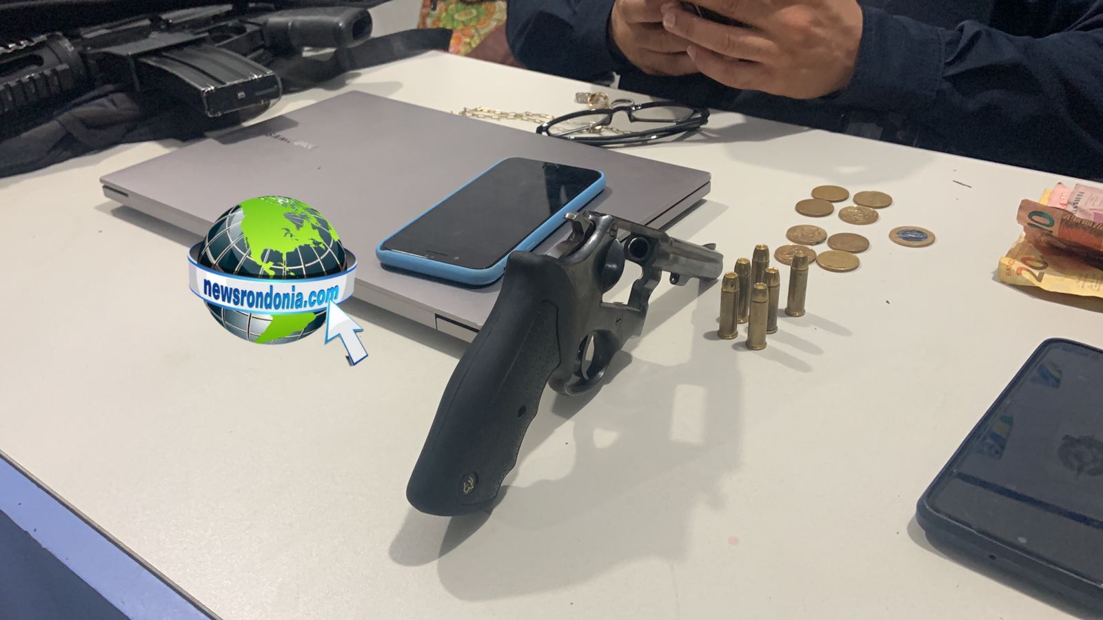 Assaltante é preso com arma após arrastão na zona leste
