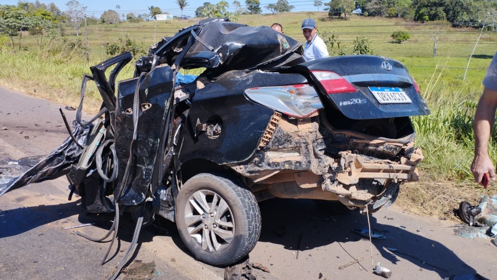 Motorista é flagrado fazendo zig-zag antes de colidir com Carreta