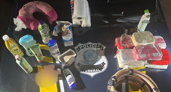 Em Porto Velho, PRF apreende mais de 23 kg de cocaína sendo transportada por dois peruanos