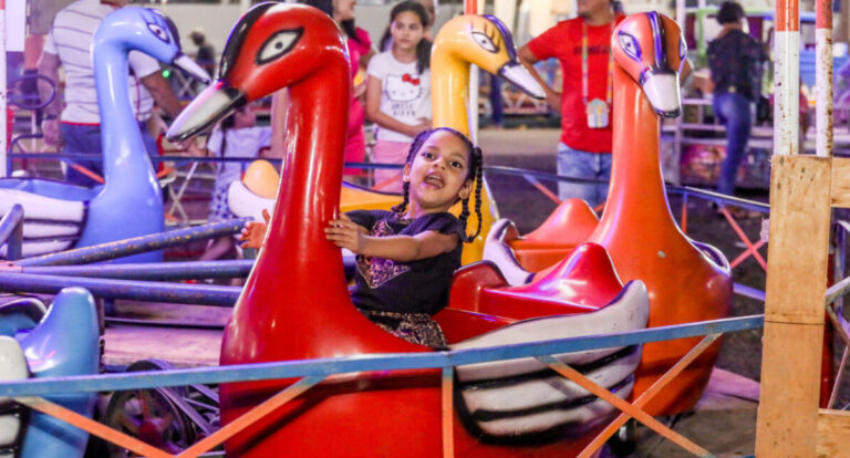 Parque de diversões garante entretenimento para crianças e adultos no Arraial Flor do Maracujá - News Rondônia