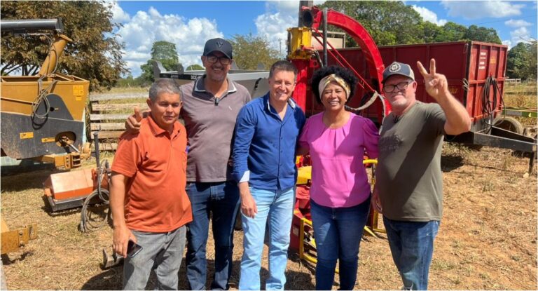 Deputada Sílvia Cristina entrega implementos agrícolas para associação de produtores rurais em Urupá