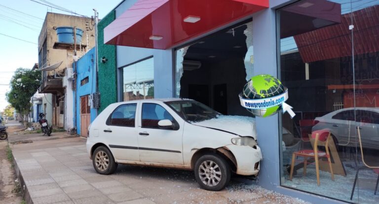 Carro desgovernado destrói loja Bob’s e deixa mulher ferida na zona sul