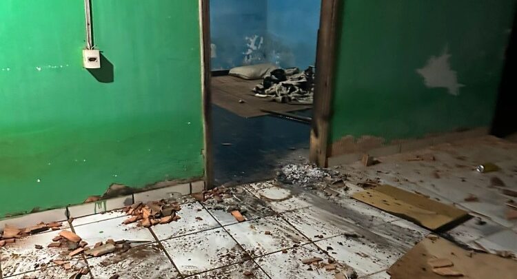 Desentendimento entre usuários resulta em incêndio em residência