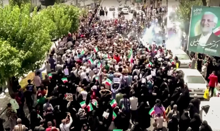 Iranianos votam em segundo turno na corrida presidencial