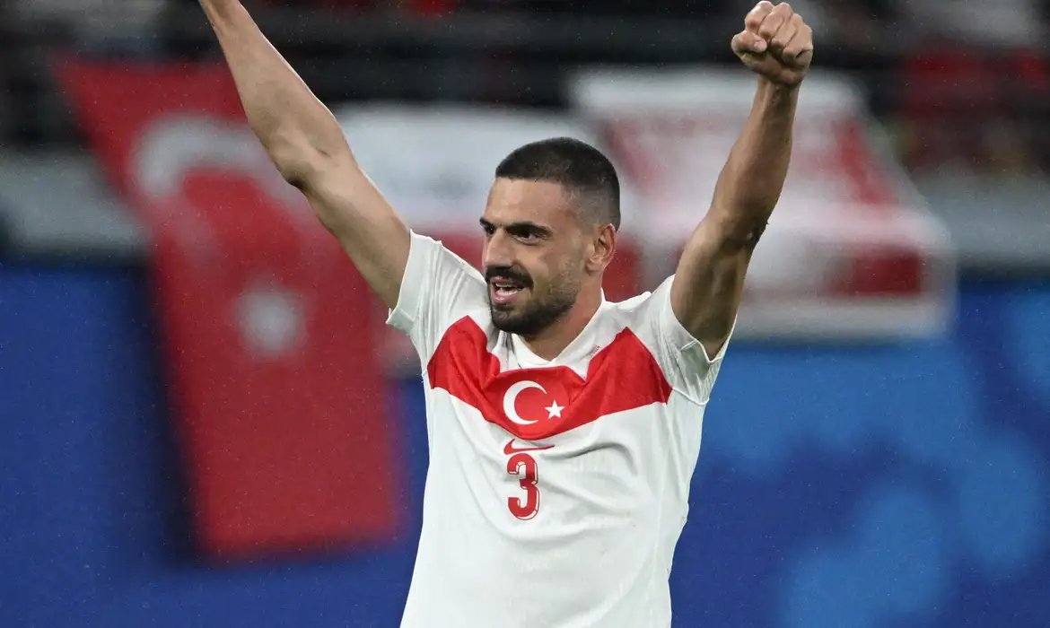 Uefa suspende jogador da Turquia por gesto extremista durante Eurocopa
