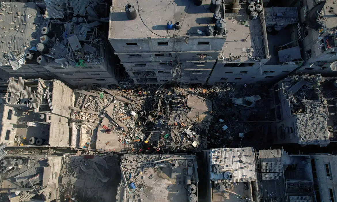 Ataques israelenses matam 25 palestinos, entre eles cinco jornalistas