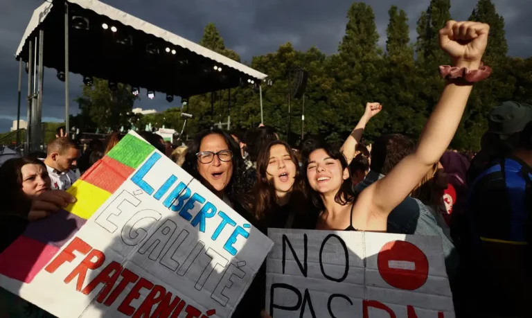 França tem negociações difíceis por coalizão após vitória da esquerda