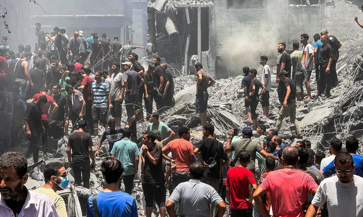 Corpos permanecem em ruas de Gaza em meio a ataque israelenses