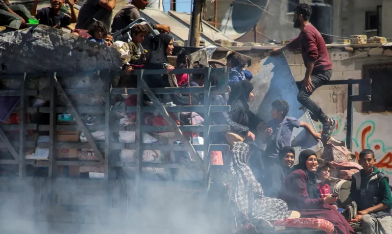 Israel faz nova ofensiva na Faixa de Gaza, após ataque matar dezenas