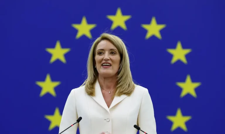 Roberta Metsola é reeleita presidente do Parlamento Europeu